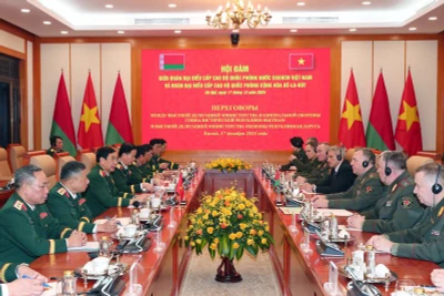 Đoàn đại biểu cấp cao Bộ Quốc phòng Việt Nam và Đoàn đại biểu cấp cao Bộ Quốc phòng Cộng hòa Belarus tiến hành Hội đàm.