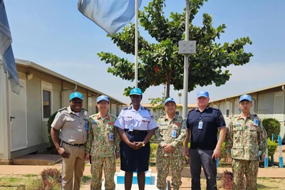 Đại diện Đội Công binh Việt Nam làm việc với đại diện lực lượng Cảnh sát Phái bộ UNISFA.