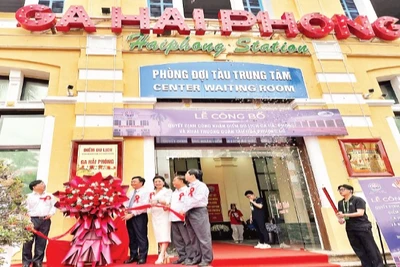 Ga Hải Phòng trở thành điểm du lịch.