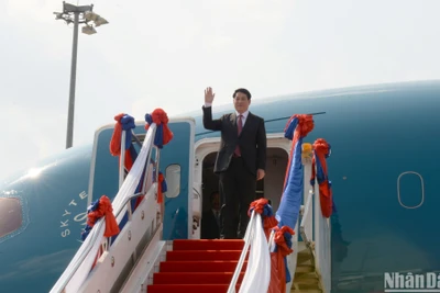 Chủ tịch nước Lương Cường đến Viêng Chăn, bắt đầu thăm cấp Nhà nước tới Lào.