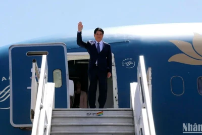 Chủ tịch nước Lương Cường đến Santiago de Chile, bắt đầu chuyến thăm chính thức Cộng hoà Chile