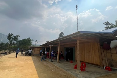 Hộ gia đình được nhận hỗ trợ của Tổ chức Di cư quốc tế (IOM) để di dời và xây dựng trên khu vực an toàn tại xã Nậm Khánh, Bắc Hà, Lào Cai. (Ảnh: TIẾN ĐẠT)