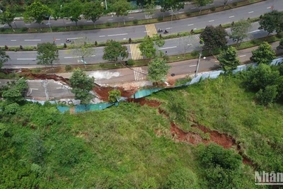 Điểm sụt trượt đường Hồ Chí Minh đoạn qua thành phố Gia Nghĩa, tỉnh Đắk Nông ngày càng lan rộng, quy mô lớn hơn.