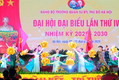 Một tiết mục văn nghệ chào mừng Đại hội Đảng bộ Trường Quân sự Bộ Tư lệnh Thủ đô Hà Nội lần thứ IV.