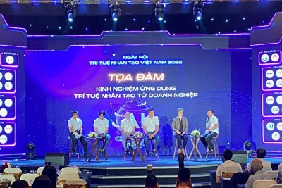 Các đại biểu tọa đàm tại Ngày hội.