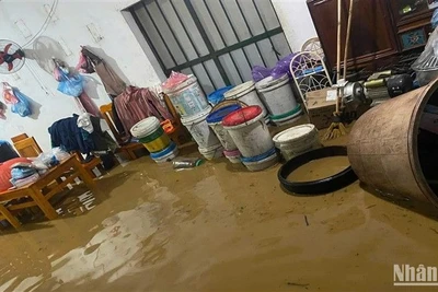 Nước lũ tràn vào nhà dân ở thị trấn Trà Lĩnh, huyện Trùng Khánh, tỉnh Cao Bằng.