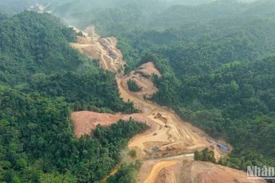 Hơn 3 nghìn kỹ sư, công nhân vẫn làm việc trên công trường dự án cao tốc Đồng Đăng-Trà Lĩnh trong những ngày nghỉ lễ.