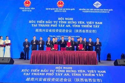 Ký kết Bản ghi nhớ giữa tỉnh Hưng Yên với Liên danh các nhà đầu tư.