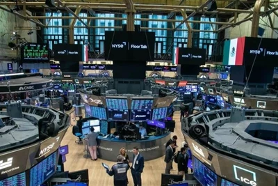 Giao dịch viên tại Sàn chứng khoán New York, Mỹ. (Ảnh: THX/TTXVN)