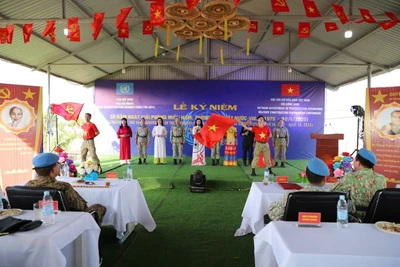 Lễ kỷ niệm diễn ra trong không khí trang trọng, để lại nhiều ấn tượng sâu sắc đối với các đại biểu quốc tế và lực lượng gìn giữ hòa bình Việt Nam đang thực hiện nhiệm vụ tại Abyei. (Ảnh: LÊ THUẦN)