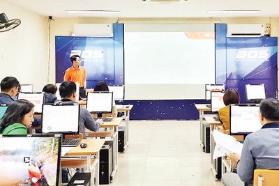 Sở Thông tin và Truyền thông Hà Nội tập huấn sử dụng Hệ thống thông tin giải quyết thủ tục hành chính thế hệ mới. 