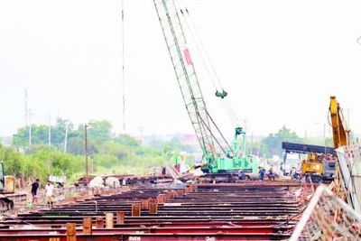 Thiếu cát san lấp, nguy cơ chậm tiến độ dự án vành đai 3 