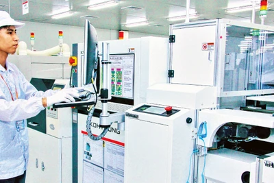 Sản xuất trong nhà máy của Tập đoàn LG tại Khu công nghiệp Tràng Duệ (Hải Phòng). 