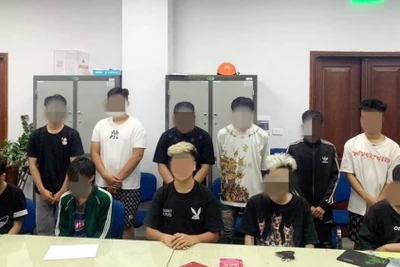 Ngày 25/10, Công an quận Hoàn Kiếm (Hà Nội) ra Quyết định khởi tố vụ án, khởi tố bị can đối với 11 đối tượng (sinh từ năm 2001-2005) về hành vi Gây rối trật tự công cộng. 