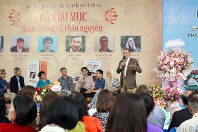 Tiểu thuyết "Dân du mục" của Kazakhstan được dịch sang tiếng Việt. (Ảnh Ðại sứ quán Kazakhstan tại Việt Nam) 