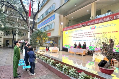 Học sinh được nâng cao kiến thức về pháp luật thông qua “Phiên tòa giả định”. 