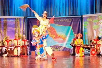 Trích đoạn tuồng của Nhà hát Tuồng Việt Nam trong chương trình giới thiệu nghệ thuật tuồng với khán giả trẻ. 