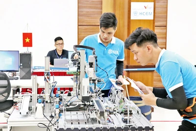 Ðội tuyển Việt Nam tham dự Cuộc thi Kỹ năng nghề cơ điện tử online châu Á - Thái Bình Dương (2022). (Ảnh MINH THẮNG) 