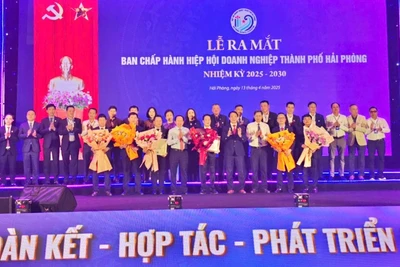 Ra mắt Ban chấp hành Hiệp hội doanh nghiệp thành phố Hải Phòng.
