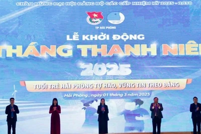 Các đại biểu nhấn nút khởi động Tháng Thanh niên 2025.