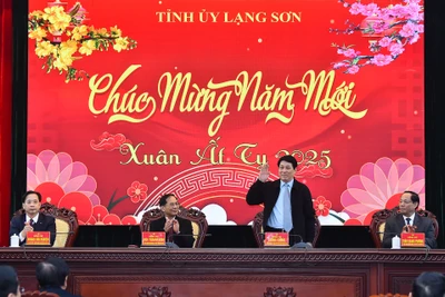 Chủ tịch nước Lương Cường cùng Phó Thủ tướng, Bộ trưởng Ngoại giao Bùi Thanh Sơn; Phó Chủ tịch Quốc hội Trần Quang Phương và Bí thư Tỉnh ủy Lạng Sơn Hoàng Văn Nghiệm tại buổi làm việc. (Ảnh: Thủy Nguyên)