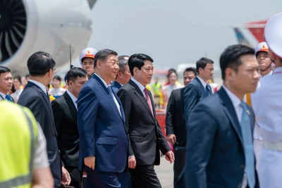 Chủ tịch nước Lương Cường đón Tổng Bí thư, Chủ tịch Trung Quốc Tập Cận Bình thăm cấp Nhà nước tới Việt Nam.