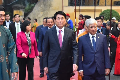 Chủ tịch nước Lương Cường cùng các đồng chí lãnh đạo Đảng, Nhà nước tới dự buổi Lễ dâng hương khai Xuân Ất Tỵ 2025.