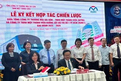Đại diện SATRA và HURC ký kết thỏa thuận hợp tác chiến lược giai đoạn 2025-2028.