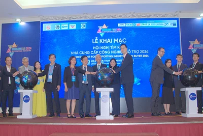 Các đại biểu thực hiện nghi thức khai mạc Hội nghị tìm kiếm nhà cung cấp công nghiệp hỗ trợ năm 2024.