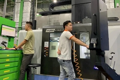 Hoạt động sản xuất của doanh nghiệp tại Khu công nghệ cao Hòa Lạc. (Ảnh: HÀ LINH)