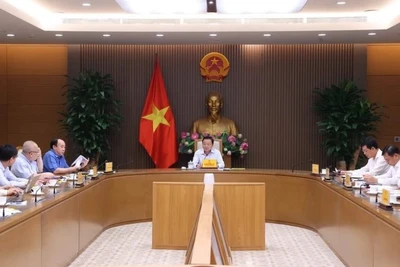 Phó Thủ tướng Trần Hồng Hà chủ trì buổi làm việc. (Ảnh: TTXVN)