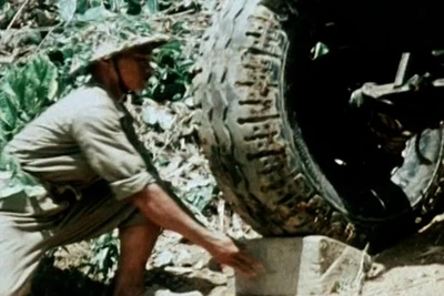 Cảnh trong phim “Đồng hành cùng lịch sử” của đạo diễn Nguyễn Quang Tuấn, Nguyễn Ánh Ngọc trình chiếu tại lễ tổng kết hoạt động nghệ thuật năm 2024.