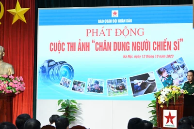 Đại tá Ngô Anh Thu, Phó Tổng Biên tập Báo Quân đội nhân dân phát biểu phát động cuộc thi. (Ảnh: Trường Giang)