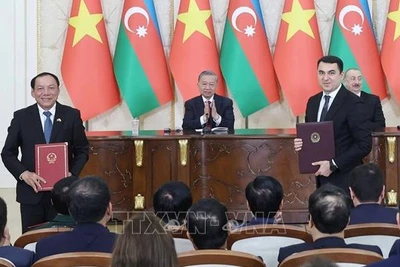 Tổng Bí thư Tô Lâm và Tổng thống Cộng hòa Azerbaijan Ilham Aliyev chứng kiến trao đổi Biên bản ghi nhớ về hợp tác giữa Bộ Văn hóa, Thể thao và Du lịch Việt Nam và Bộ Văn hóa Azerbaijan (Ảnh: Thống Nhất/TTXVN)