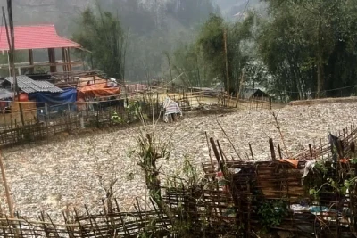 Khoảng 17 giờ ngày 25/3, mưa đá xảy ra tại bản Nà Lầu, xã Mường É, huyện Thuận Châu, Sơn La. (Ảnh: TÙNG LÂM) 