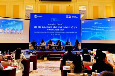 Các diễn giả trao đổi tại Hội thảo công bố ngày 25/4. (Ảnh: HNV)