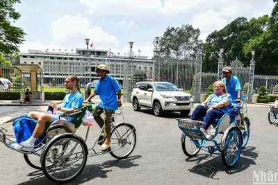 Khách quốc tế khám phá các điểm đến ở Thành phố Hồ Chí Minh. (Ảnh: THÀNH ĐẠT)