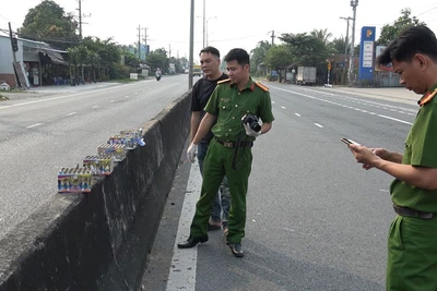 Cơ quan công an khám nghiệm hiện trường vụ việc.