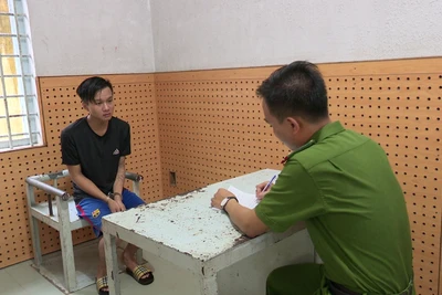 Lê Nguyễn Quốc Thái tại cơ quan công an.