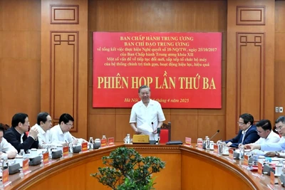 Tổng Bí thư Tô Lâm chủ trì Phiên họp lần thứ 3 về tổng kết việc thực hiện Nghị quyết số 18-NQ/TW. (Ảnh: ĐĂNG KHOA)