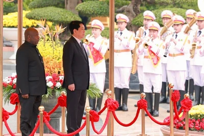 Chủ tịch nước Lương Cường chủ trì Lễ đón chính thức Tổng thống nước Cộng hòa Burundi Evariste Ndayishimiye. (Ảnh THỦY NGUYÊN)