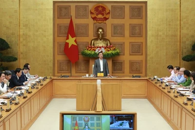 Phó Thủ tướng Trần Hồng Hà chủ trì cuộc họp về các giải pháp xử lý ô nhiễm không khí tại các địa phương. (Ảnh: TTXVN)