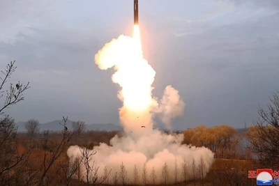 Hình ảnh một vụ phóng tên lửa do Triều Tiên thực hiện năm 2024. (Ảnh: KCNA/Tân Hoa xã)