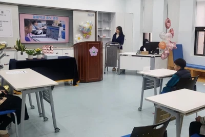 Trường tiểu học Jungang ở quận Đông, thành phố Gwangju, tổ chức lễ khai giảng ngày 4/3, đón một bé trai là học sinh lớp 1 duy nhất.