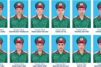 Truy tặng Huy hiệu "Tuổi trẻ dũng cảm" cho 12 đoàn viên đã dũng cảm hy sinh trong khi thực hiện nhiệm vụ diễn tập tác chiến phòng thủ Quân khu 7.