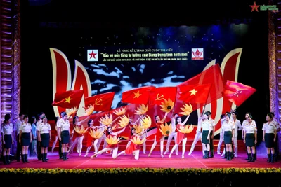 Chương trình nghệ thuật tại lễ trao giải cuộc thi viết "Bảo vệ nền tảng tư tưởng của Đảng trong tình hình mới". Ảnh: qdnd.vn