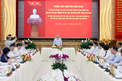 Ủy viên Bộ chính trị, Phó Thủ tướng Thường trực Chính phủ Nguyễn Hòa Bình làm việc với Ban Thường vụ 3 tỉnh Lâm Đồng, Bình Thuận và Đắk Nông ngày 21/5.