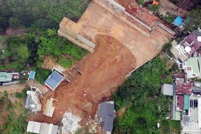 Hiện trường vụ sạt lở tại phường 10, thành phố Đà Lạt vào rạng sáng 29/6.