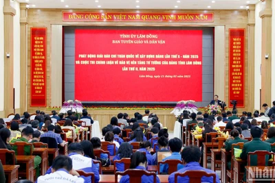 Quang cảnh buổi trao giải và phát động cuộc thi chính luận, giải báo chí về xây dựng Đảng tại Lâm Đồng.