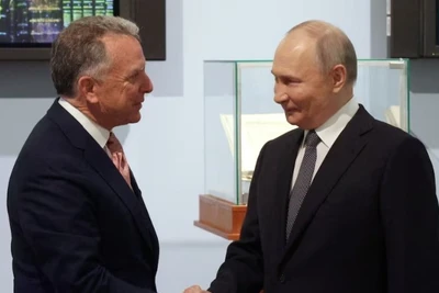 Đặc phái viên Mỹ gặp Tổng thống Nga, tại Saint Petersburg.